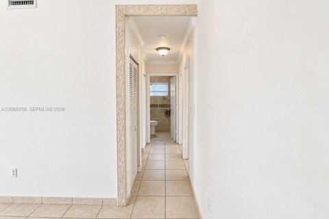 Villa ou maison à louer à Miami, Floride: 3 chambres, 140.84 m2 № 2363621 - photo 16
