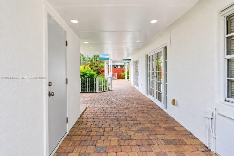 Villa ou maison à louer à Miami, Floride: 3 chambres, 140.84 m2 № 2363621 - photo 8