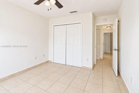 Villa ou maison à louer à Miami, Floride: 3 chambres, 140.84 m2 № 2363621 - photo 18