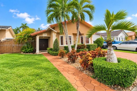 Villa ou maison à louer à Miami, Floride: 3 chambres, 140.84 m2 № 2363621 - photo 3