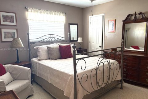 House in Coconut Creek, Florida 4 bedrooms, 170.94 sq.m. № 2052207 - photo 10