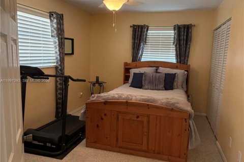 House in Coconut Creek, Florida 4 bedrooms, 170.94 sq.m. № 2052207 - photo 13