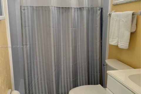 House in Coconut Creek, Florida 4 bedrooms, 170.94 sq.m. № 2052207 - photo 14