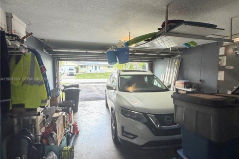 House in Coconut Creek, Florida 4 bedrooms, 170.94 sq.m. № 2052207 - photo 22