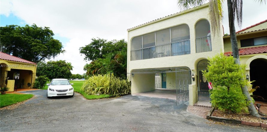 Touwnhouse à Doral, Floride 3 chambres, 182.09 m2 № 1955414