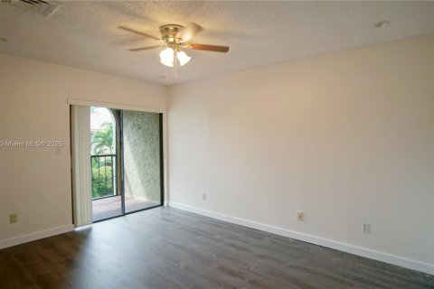 Touwnhouse à vendre à Doral, Floride: 3 chambres, 182.09 m2 № 1955414 - photo 18