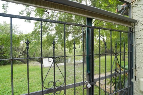 Touwnhouse à vendre à Doral, Floride: 3 chambres, 182.09 m2 № 1955414 - photo 12