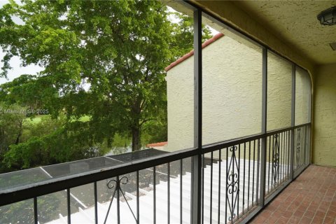 Touwnhouse à vendre à Doral, Floride: 3 chambres, 182.09 m2 № 1955414 - photo 24