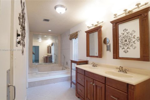 Touwnhouse à vendre à Doral, Floride: 3 chambres, 182.09 m2 № 1955414 - photo 25