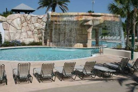 Townhouse in Fish Hawk, Florida 2 bedrooms, 115.94 sq.m. № 2237221 - photo 15
