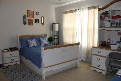 Townhouse in Fish Hawk, Florida 2 bedrooms, 115.94 sq.m. № 2237221 - photo 9