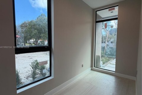 Casa en venta en Hollywood, Florida, 4 dormitorios, 246.84 m2 № 2007453 - foto 10