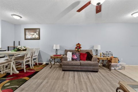 Townhouse in Riverview, Florida 3 bedrooms, 131.18 sq.m. № 2150850 - photo 12