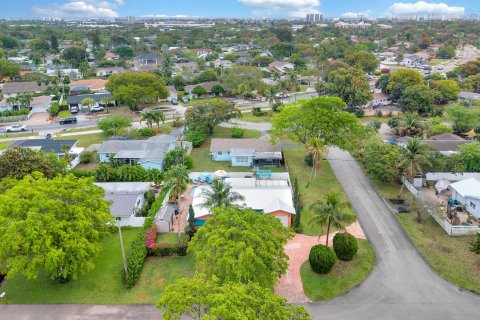 Villa ou maison à louer à Delray Beach, Floride: 4 chambres, 155.52 m2 № 2292366 - photo 2