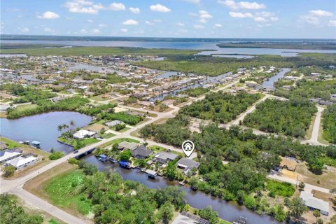 House in Port Charlotte, Florida 3 bedrooms, 130.53 sq.m. № 1765466 - photo 1