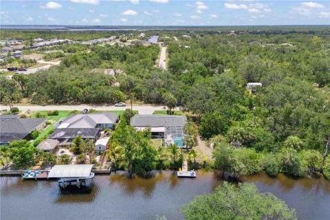 House in Port Charlotte, Florida 3 bedrooms, 130.53 sq.m. № 1765466 - photo 9