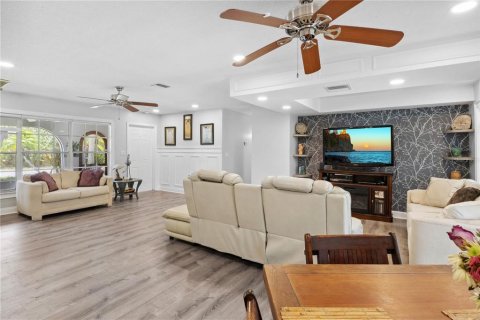 House in Port Charlotte, Florida 3 bedrooms, 130.53 sq.m. № 1765466 - photo 19