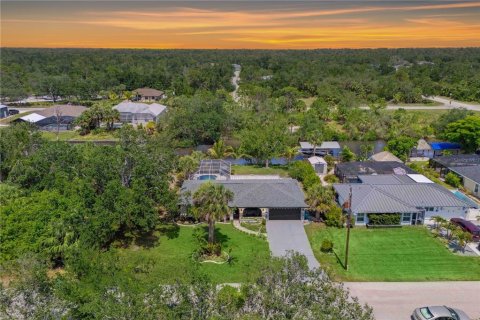 House in Port Charlotte, Florida 3 bedrooms, 130.53 sq.m. № 1765466 - photo 2