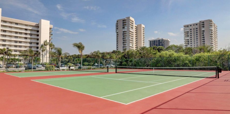 Condominio en Hutchinson Island South, Florida, 2 dormitorios № 1093429