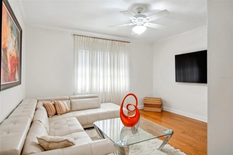 Casa en venta en Tampa, Florida, 5 dormitorios, 612.23 m2 № 1843301 - foto 27