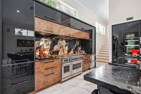 Casa en venta en Tampa, Florida, 5 dormitorios, 612.23 m2 № 1843301 - foto 15