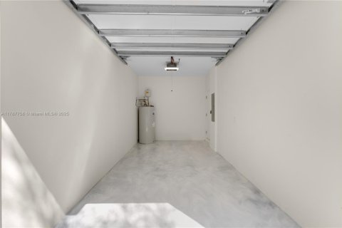 Townhouse in Miami, Florida 3 bedrooms, 162.11 sq.m. № 1939745 - photo 28