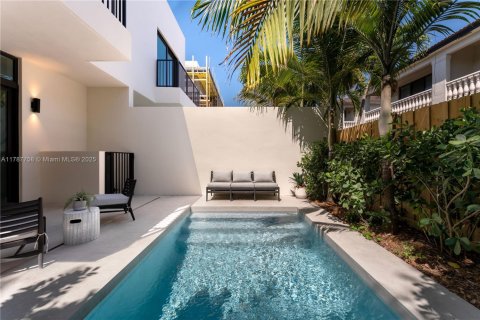 Townhouse in Miami, Florida 3 bedrooms, 162.11 sq.m. № 1939745 - photo 12