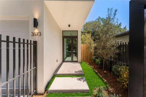 Townhouse in Miami, Florida 3 bedrooms, 162.11 sq.m. № 1939745 - photo 25