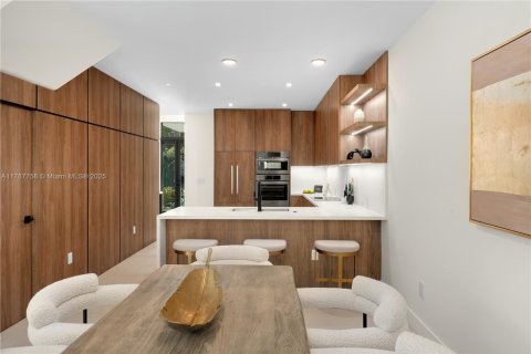 Купить таунхаус в Майами, Флорида 3 спальни, 162.11м2, № 1939745 - фото 6