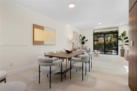 Купить таунхаус в Майами, Флорида 3 спальни, 162.11м2, № 1939745 - фото 5