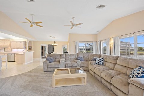 House in Punta Gorda, Florida 3 bedrooms, 269.79 sq.m. № 1636648 - photo 13
