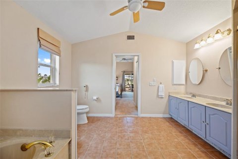 House in Punta Gorda, Florida 3 bedrooms, 269.79 sq.m. № 1636648 - photo 24