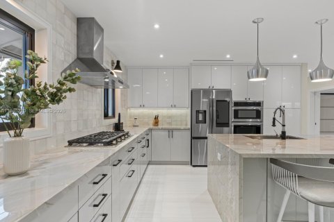 House in Pompano Beach, Florida 4 bedrooms, 174.66 sq.m. № 2002255 - photo 12