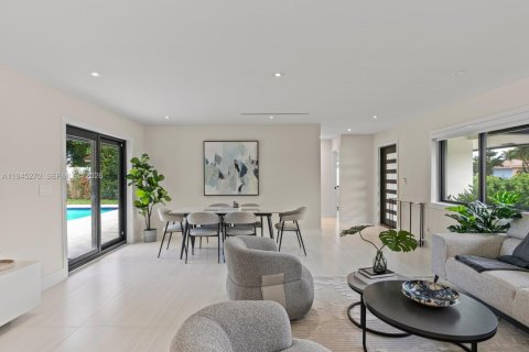 House in Pompano Beach, Florida 4 bedrooms, 174.66 sq.m. № 2002255 - photo 7