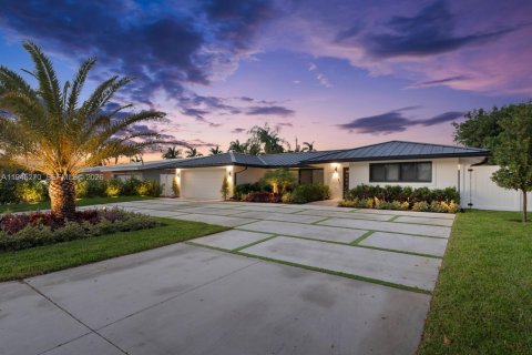 House in Pompano Beach, Florida 4 bedrooms, 174.66 sq.m. № 2002255