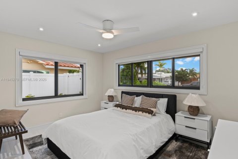 House in Pompano Beach, Florida 4 bedrooms, 174.66 sq.m. № 2002255 - photo 18