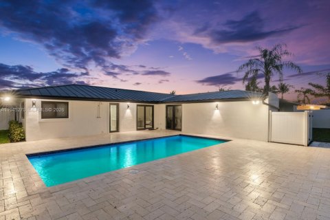 House in Pompano Beach, Florida 4 bedrooms, 174.66 sq.m. № 2002255 - photo 22