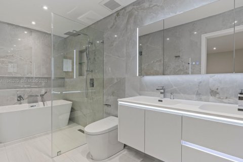 House in Pompano Beach, Florida 4 bedrooms, 174.66 sq.m. № 2002255 - photo 15