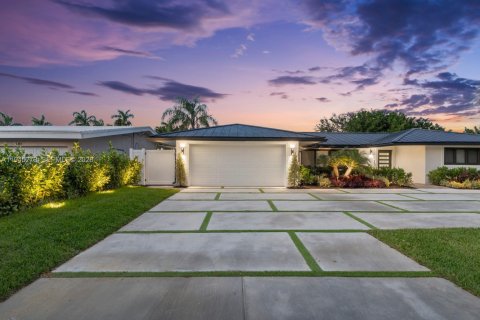 House in Pompano Beach, Florida 4 bedrooms, 174.66 sq.m. № 2002255 - photo 4