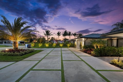 House in Pompano Beach, Florida 4 bedrooms, 174.66 sq.m. № 2002255 - photo 5