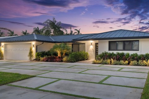 House in Pompano Beach, Florida 4 bedrooms, 174.66 sq.m. № 2002255 - photo 3