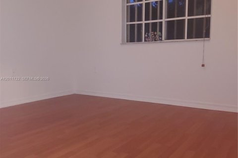 House in Miami, Florida 3 bedrooms, 144.56 sq.m. № 2076311 - photo 2
