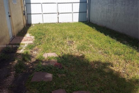 House in Miami, Florida 3 bedrooms, 144.56 sq.m. № 2076311 - photo 4