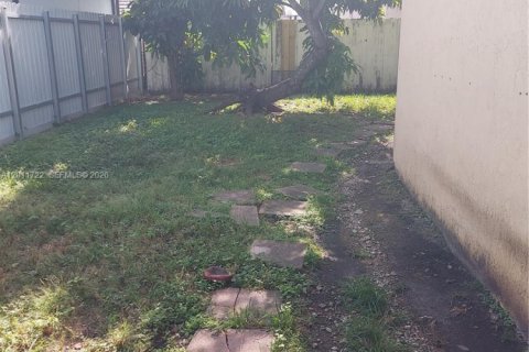 House in Miami, Florida 3 bedrooms, 144.56 sq.m. № 2076311 - photo 5