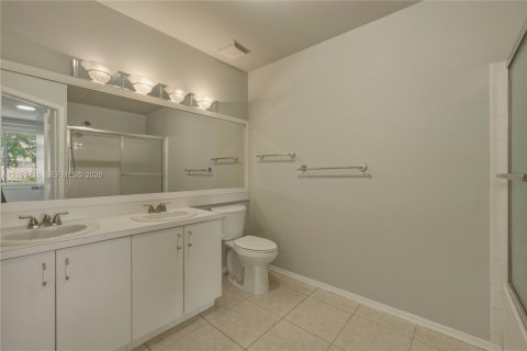 Townhouse in Weston, Florida 2 bedrooms, 103.12 sq.m. № 2411198 - photo 17