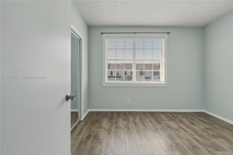 Townhouse in Weston, Florida 2 bedrooms, 103.12 sq.m. № 2411198 - photo 18