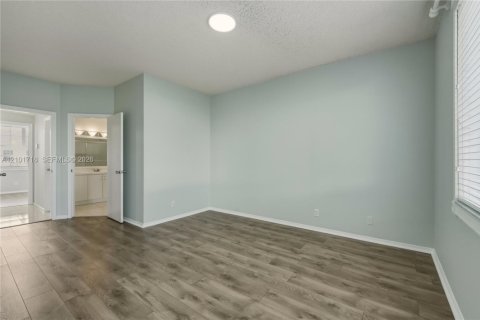 Townhouse in Weston, Florida 2 bedrooms, 103.12 sq.m. № 2411198 - photo 15