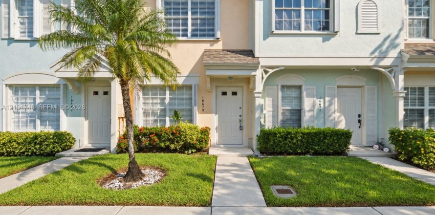 Townhouse in Weston, Florida 2 bedrooms, 103.12 sq.m. № 2411198
