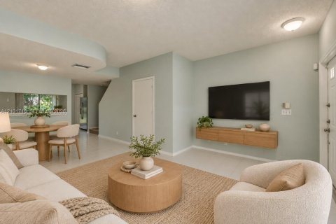 Townhouse in Weston, Florida 2 bedrooms, 103.12 sq.m. № 2411198 - photo 4