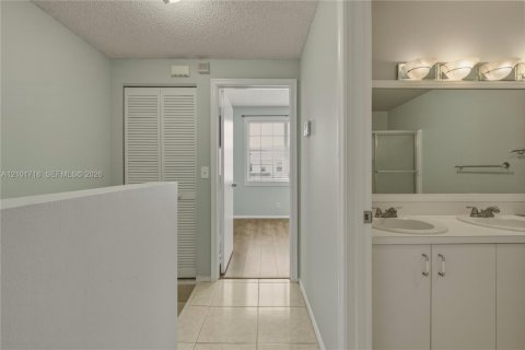 Townhouse in Weston, Florida 2 bedrooms, 103.12 sq.m. № 2411198 - photo 12